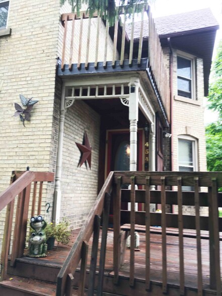 Building Photo - 229 E Van Buren St