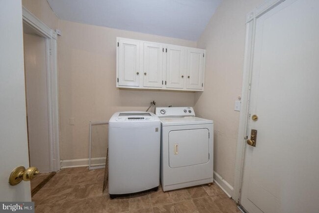 Building Photo - 211 Pennswood Rd