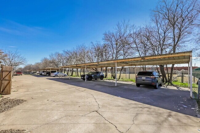 Building Photo - 5931 Shadydell Dr