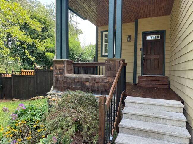 Building Photo - West AVL - Truly Special Custom Build!
