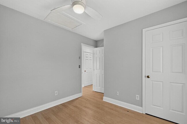 Building Photo - 271 Paw Paw Dr