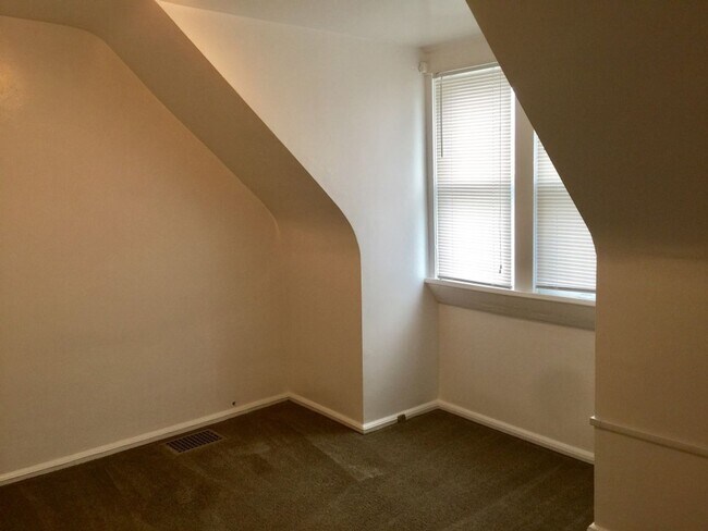 Building Photo - 2081 Summit St