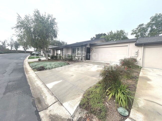 Building Photo - ***FULLY RENOVATED 2 bed / 2 bath / 1,120 sqft Home in 55+ Nob Hill Community - Available NOW***