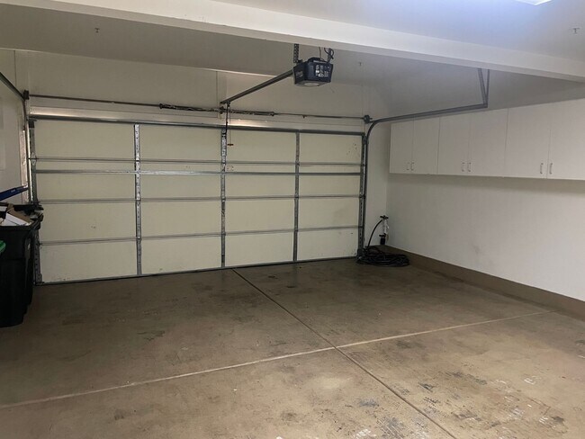 Building Photo - Welcome to your dream home in the heart of Tustin 92782!