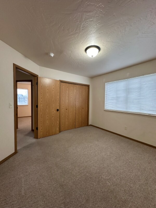 Building Photo - 33 Appleway Dr