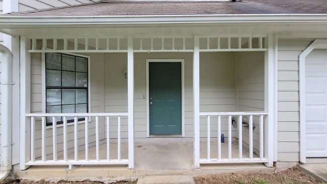 Building Photo - [NEW PRICE] Spacious 4 Bed / 2.5 Bath home...