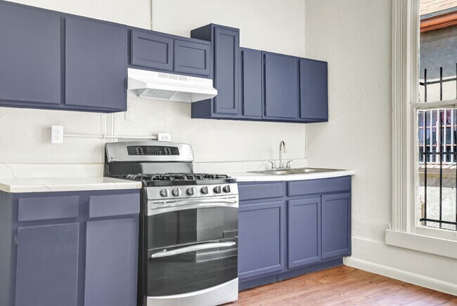 Building Photo - Central 1 Bedroom 1 Bath
