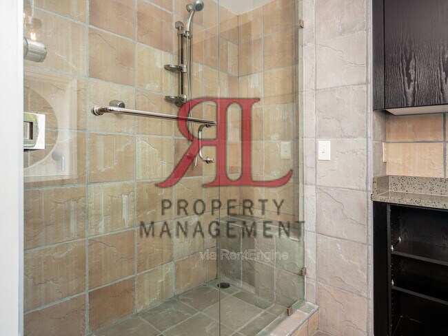 Building Photo - 362 W 4th Ave