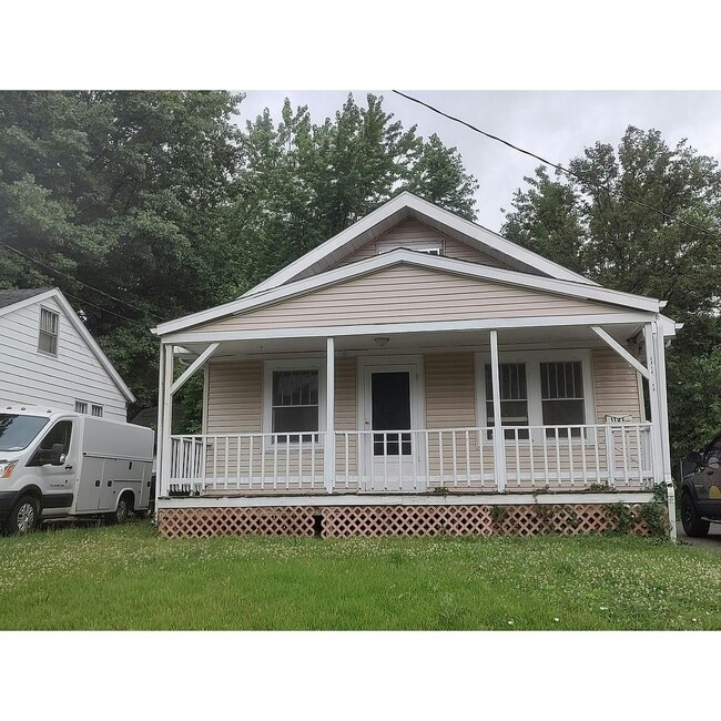Primary Photo - 1121 W Gift Ave