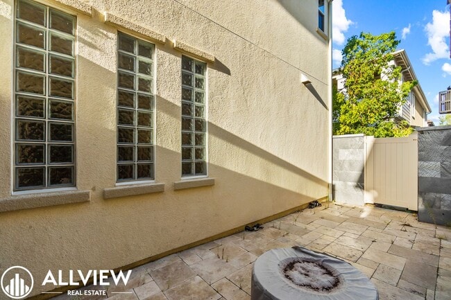 Building Photo - Highly Upgraded 4 Bed, 4.5 Bath Condo Available in Pacific Shores!