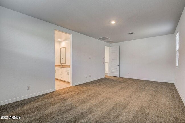 Building Photo - 9916 E Tillman Ave