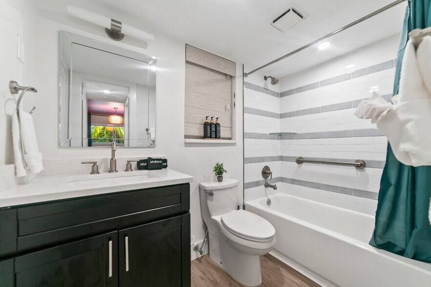 Building Photo - 365 N Ocean Blvd