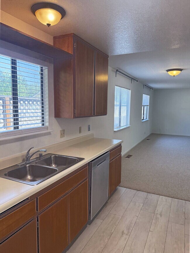 Building Photo - 2BD/2BA Single-Level Home Near Sonoma Plaza | Available Now.