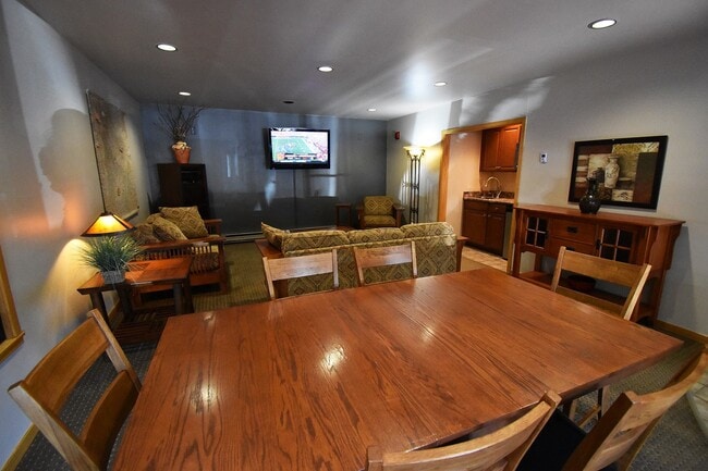 Building Photo - Long Term Rental- Cedar Lodge 207