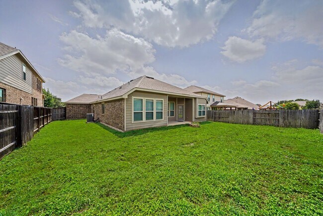Building Photo - Beautiful Potranco Run Home with 3-Car Garage - Realtor Commission: $750
