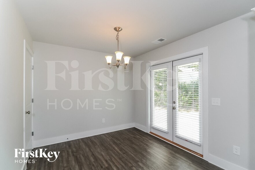 Building Photo - 4535 Bonneville Dr