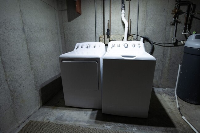 Building Photo - Cozy Spacious Home 4bd/3ba w garage