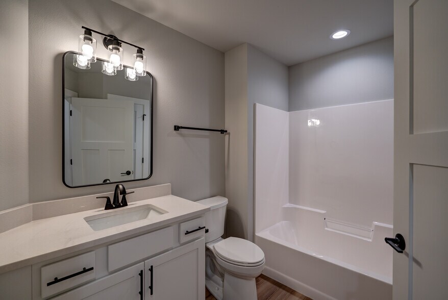 Building Photo - 291 N Bergamont Blvd