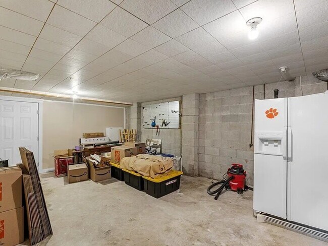Building Photo - 703 Edwards Rd