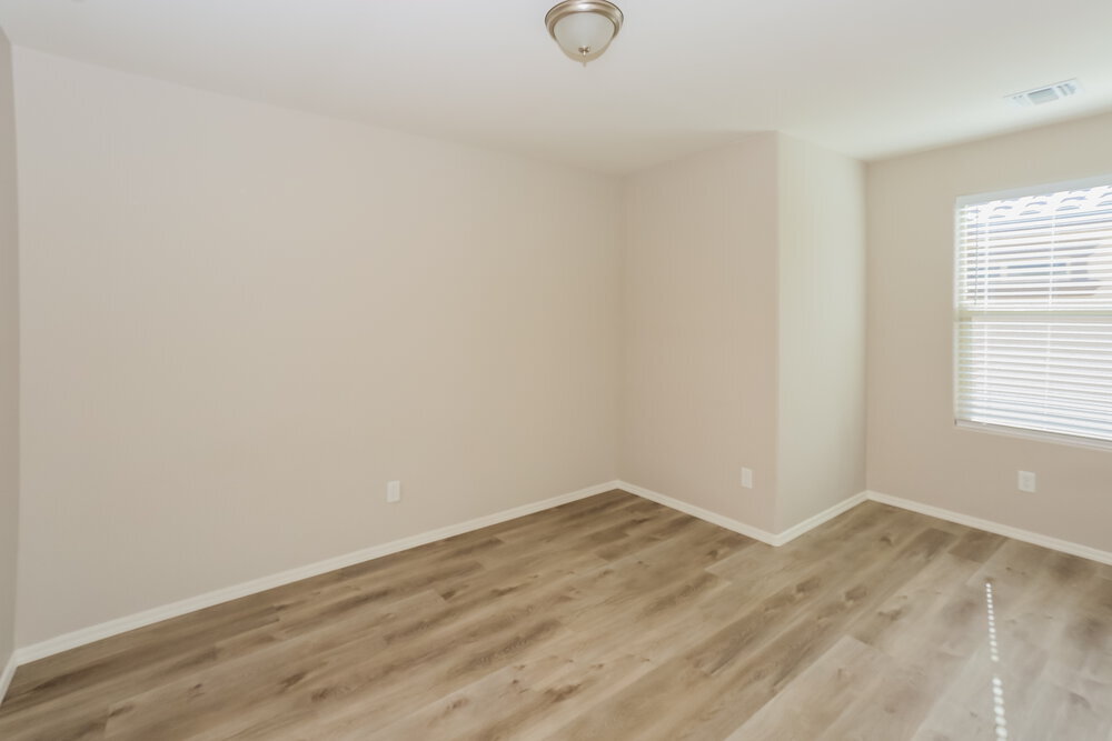 Building Photo - 16417 W Latham St