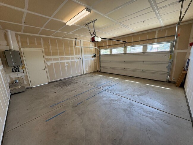 Building Photo - Lennar built home, coming soon!