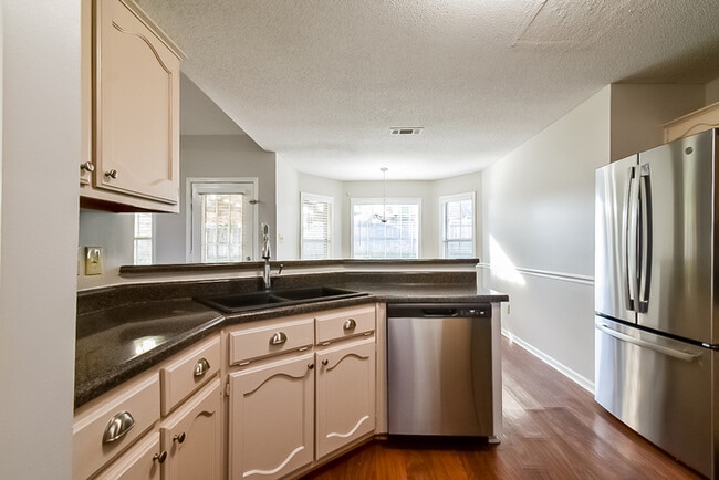 Building Photo - 9716 Kingsridge Dr