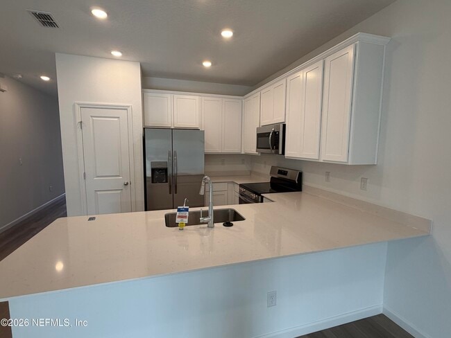 Building Photo - 539 Holly Lks Dr