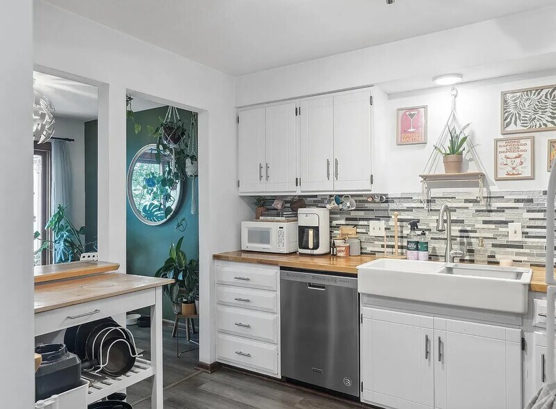 Building Photo - 8290 Tamarack Trl
