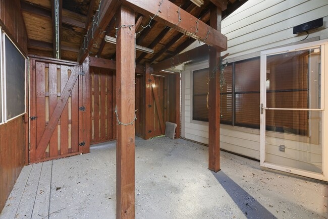 Building Photo - 3503 Riverside Dr