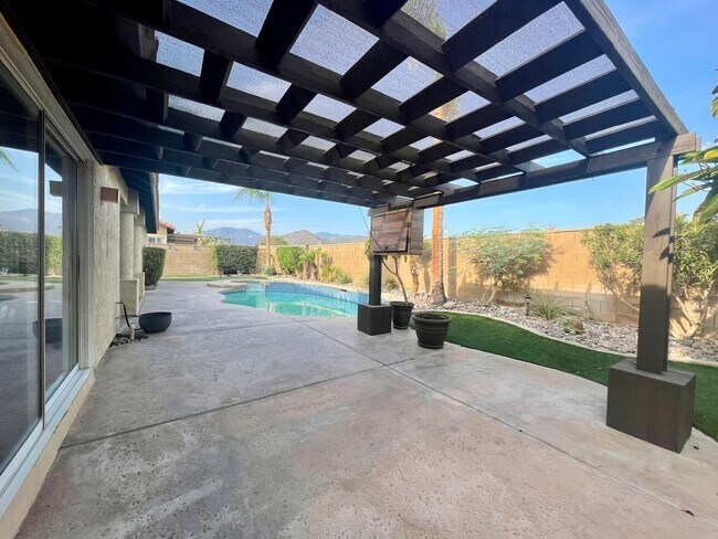 Building Photo - COMING SOON!!! Beautiful 3 Bedroom, 2 Bathroom + Den Residence in the Heart of La Quinta!