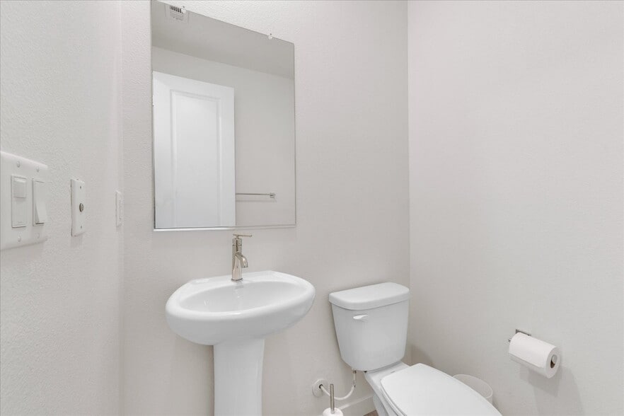 Building Photo - 27116 Valley Oak Pl