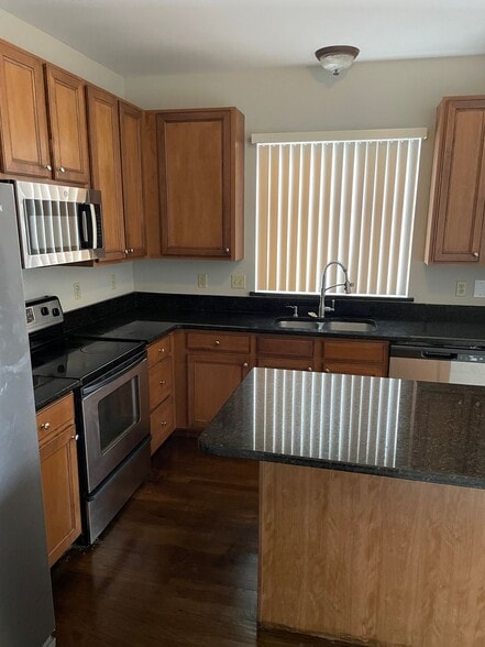 Building Photo - 248 Greenshire Ln