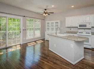 Building Photo - 1215 Heritage Commons Ct