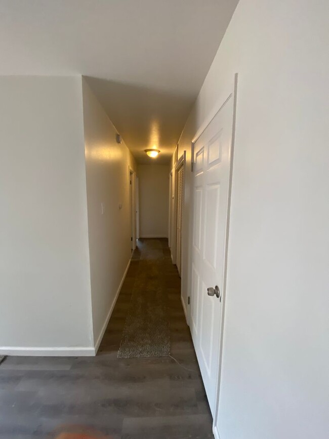 Building Photo - Updated 3BD/1BA