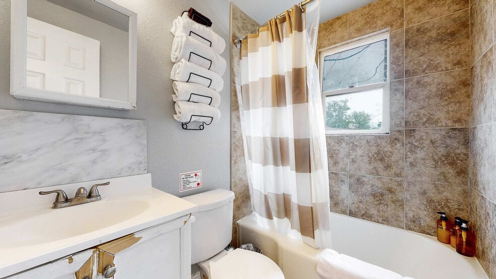 Building Photo - 7388 Oneida Dr