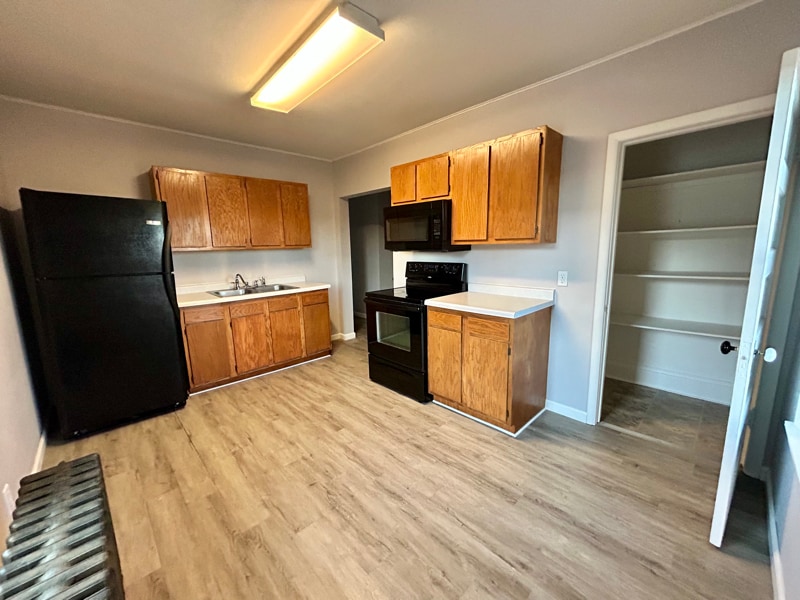 Building Photo - 112 Rock St