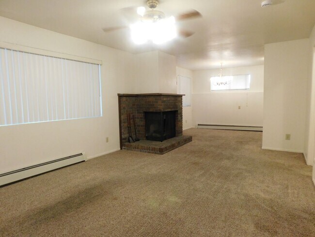 Building Photo - 402 Dressell Dr