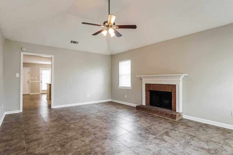 Building Photo - 175 Cedar Bend Dr