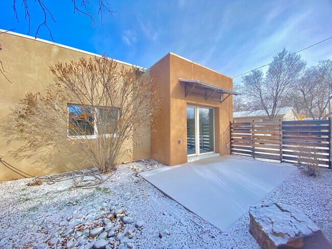 Building Photo - 1 MO. FREE RENT! Contemporary Retreat on Dunlap St.