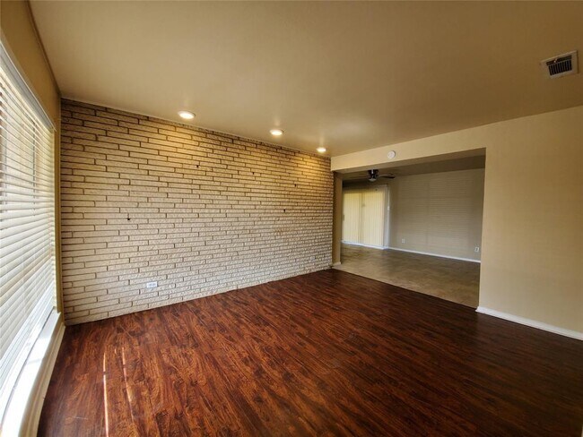 Building Photo - 824 Warren Way