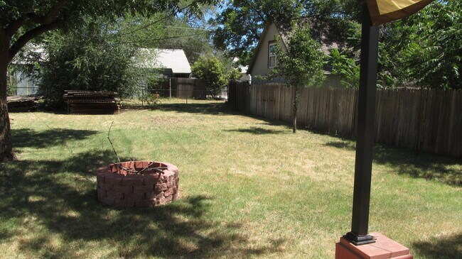 Building Photo - NOW PRE-LEASING-AVAILABLE LATE MAY