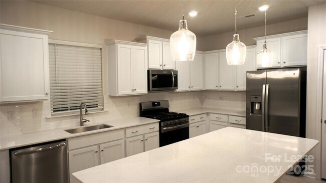 Building Photo - 107 Pampas Pl