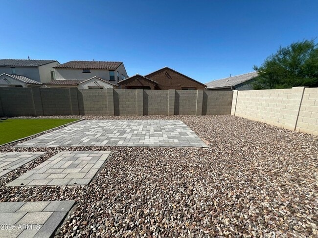 Building Photo - 8757 W Rancho Dr