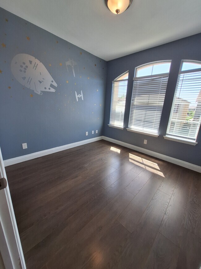 Building Photo - 5424 Knotty Pine Way