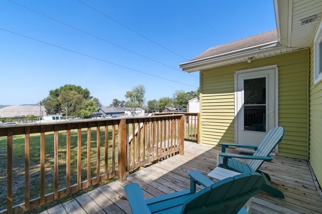 Building Photo - 2 Bed/ 1 Bath Cottage in Charlotte Park, Fenced Yard and Pet Friendly