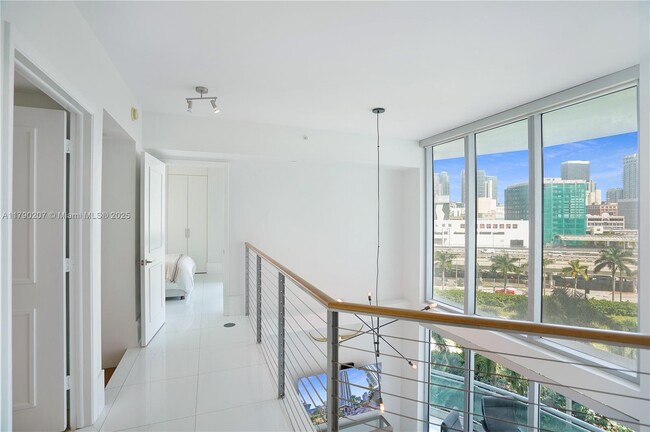 Building Photo - 350 S Miami Ave