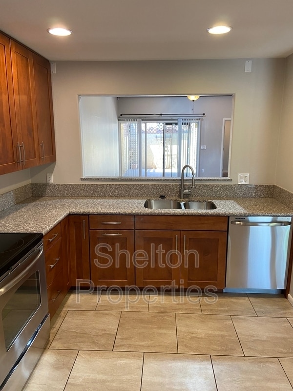 Building Photo - 1262 E Avenida Hermosa