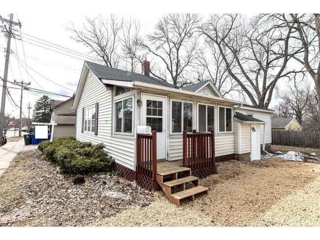 Building Photo - All Living Facilities on One Level. 3/1 Single Family Home.