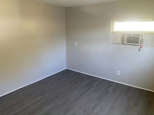 Building Photo - 4 Crest Ave