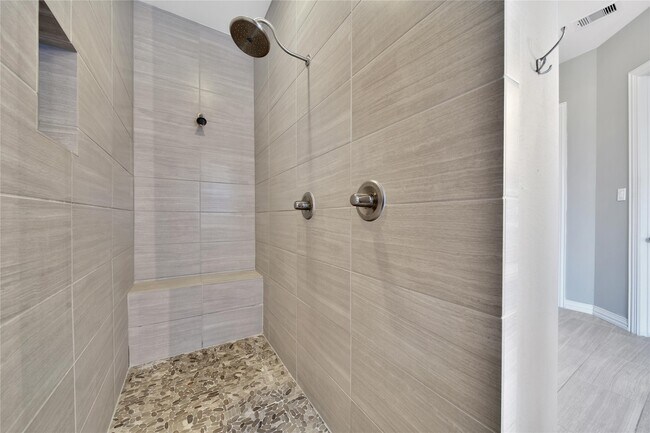 Building Photo - 1332 Gardenia Dr